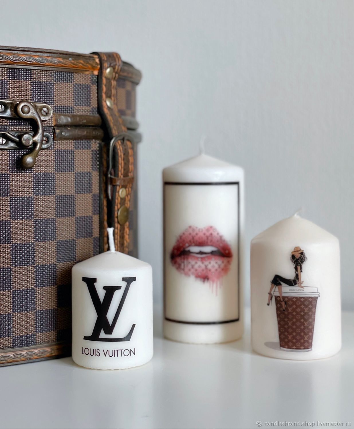 Свечи спб. Свеча Louis Vuitton. Брендированные свечи. Свечи Шанель. Брендированные свечи Арома.