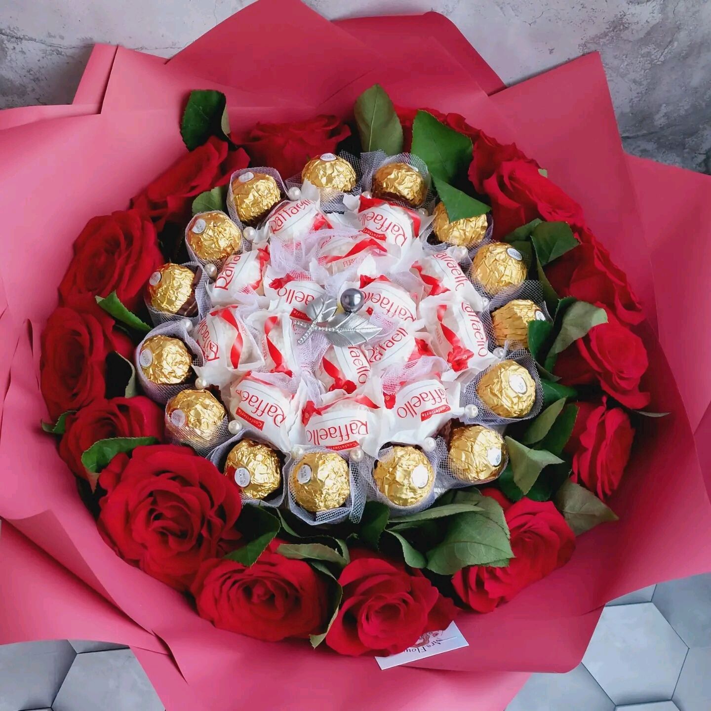 Букет из конфет и цветов в интернет-магазине Ярмарка Мастеров по цене 5000₽ – S481CRU