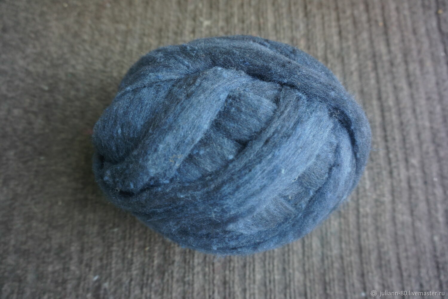 Шерсть мериноса, крашеная, микс черной и синей шерсти – заказать на ...