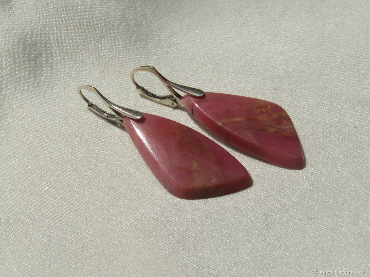 Серебряные сережки с родонитом купить в интернет-магазине Ярмарка ...