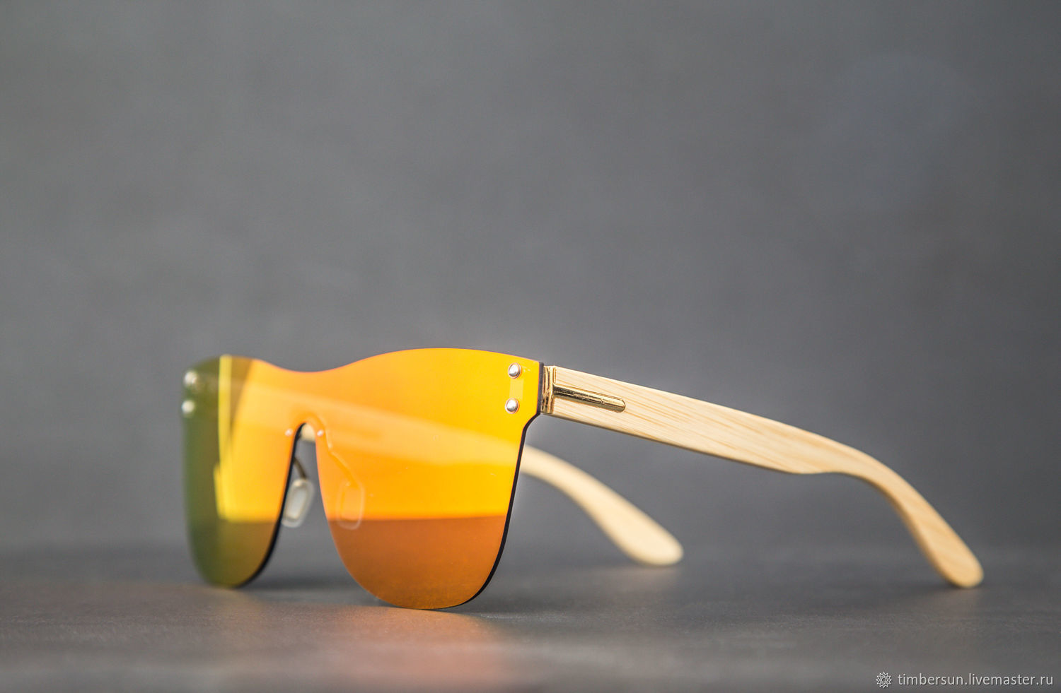 Солнцезащитные очки с деревянными дужками:Модель "Shield Red" от ...