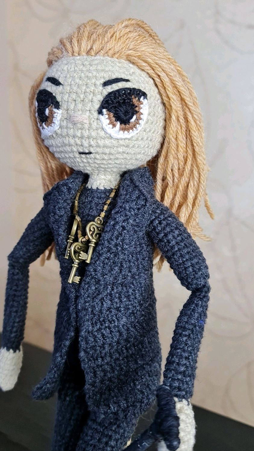 Персонаж книги "Дом в котором" Стервятник. Портретная кукла в интернет ...