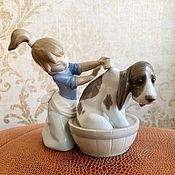 Винтаж handmade. Livemaster - original item Lladro Statuette of a girl washing a dog, Spain. Handmade.