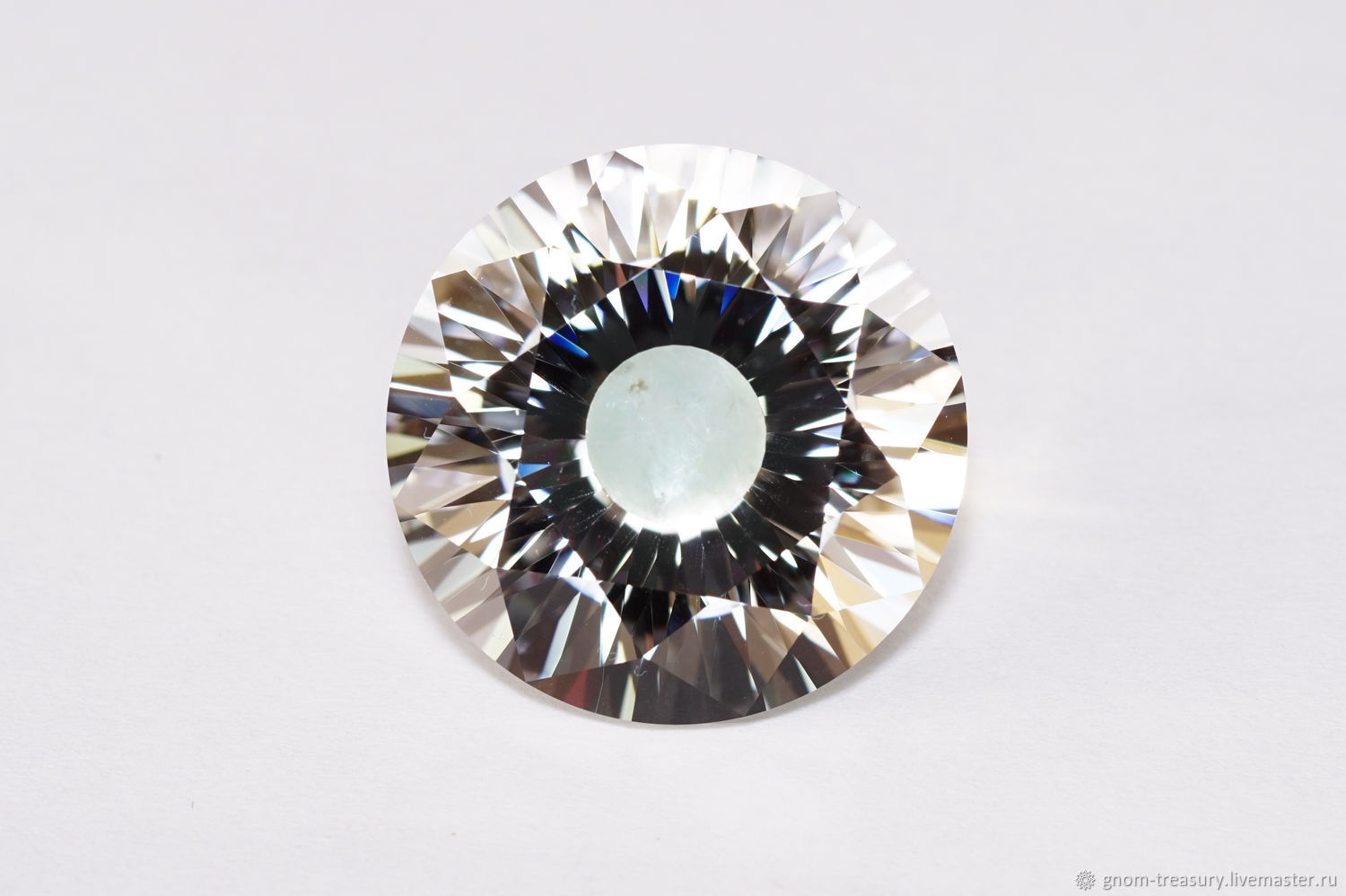 Природный кварц с природным голубым жадеитом 24,12 карат в интернет ...