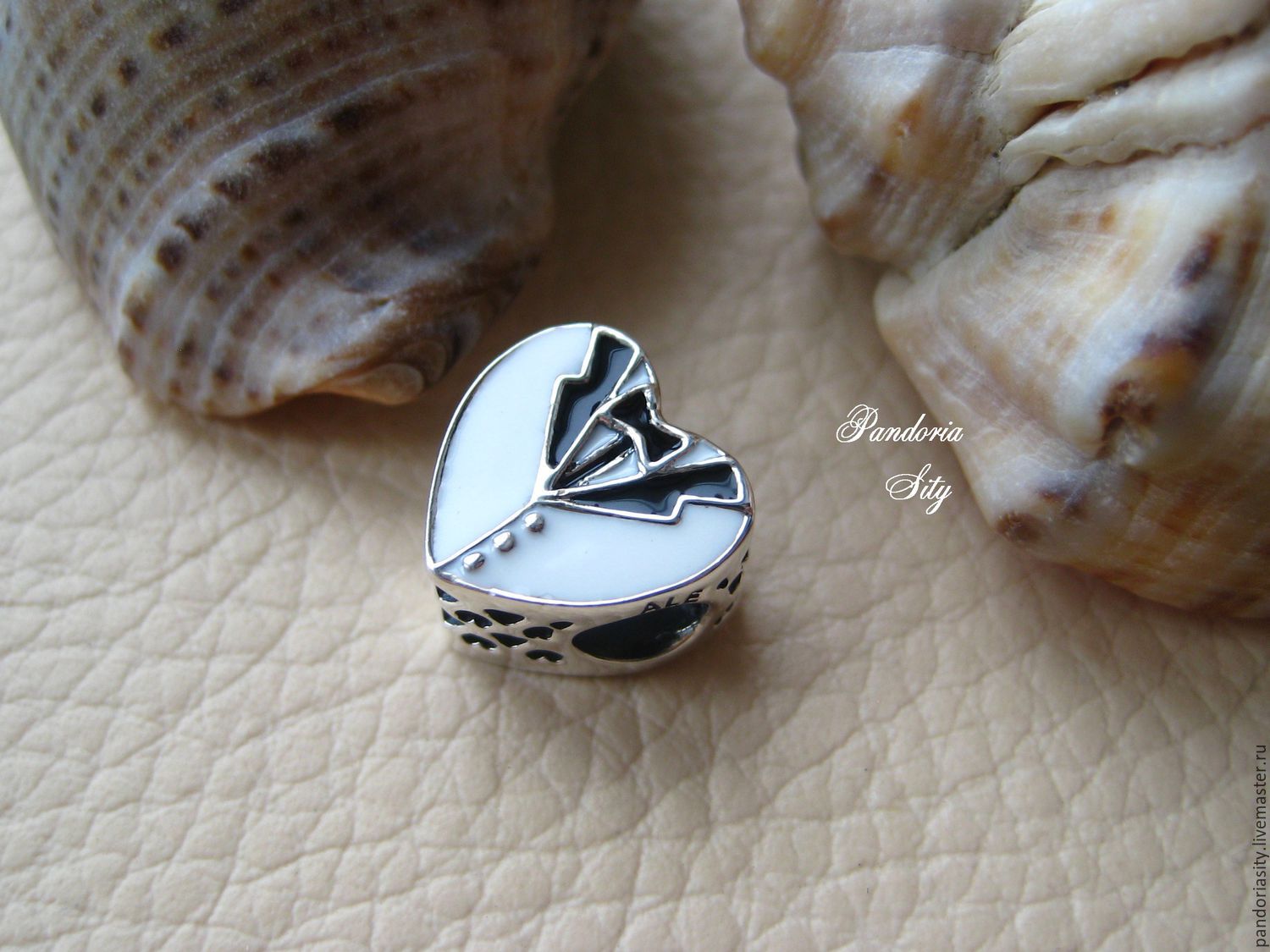 Средневековые кольца. Шарм невеста. Шарм элли случайная тайна от олигарха. Шарм невеста. Pandora 14k & silver cognac diamond charm.