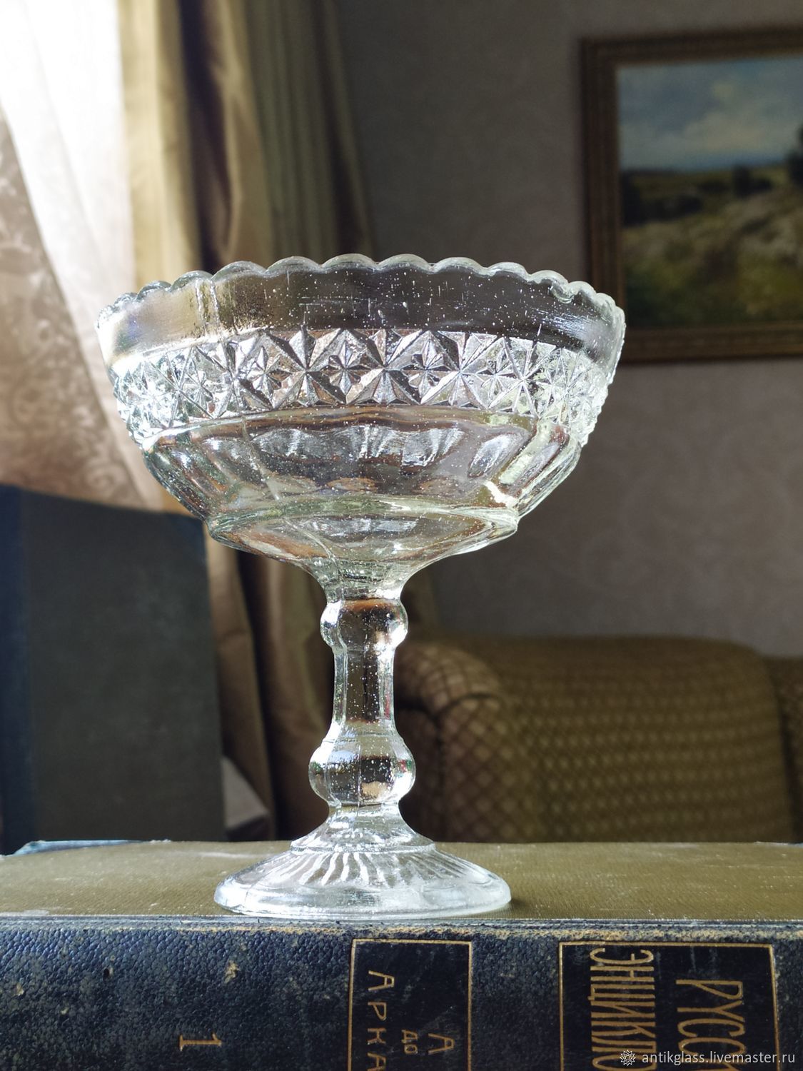 Царское стекло. Креманка Мальцовское стекло. Мальцовское стекло 18 век. Старинная ваза на ножке стекло. Мальцовское стекло ваза на ножке.