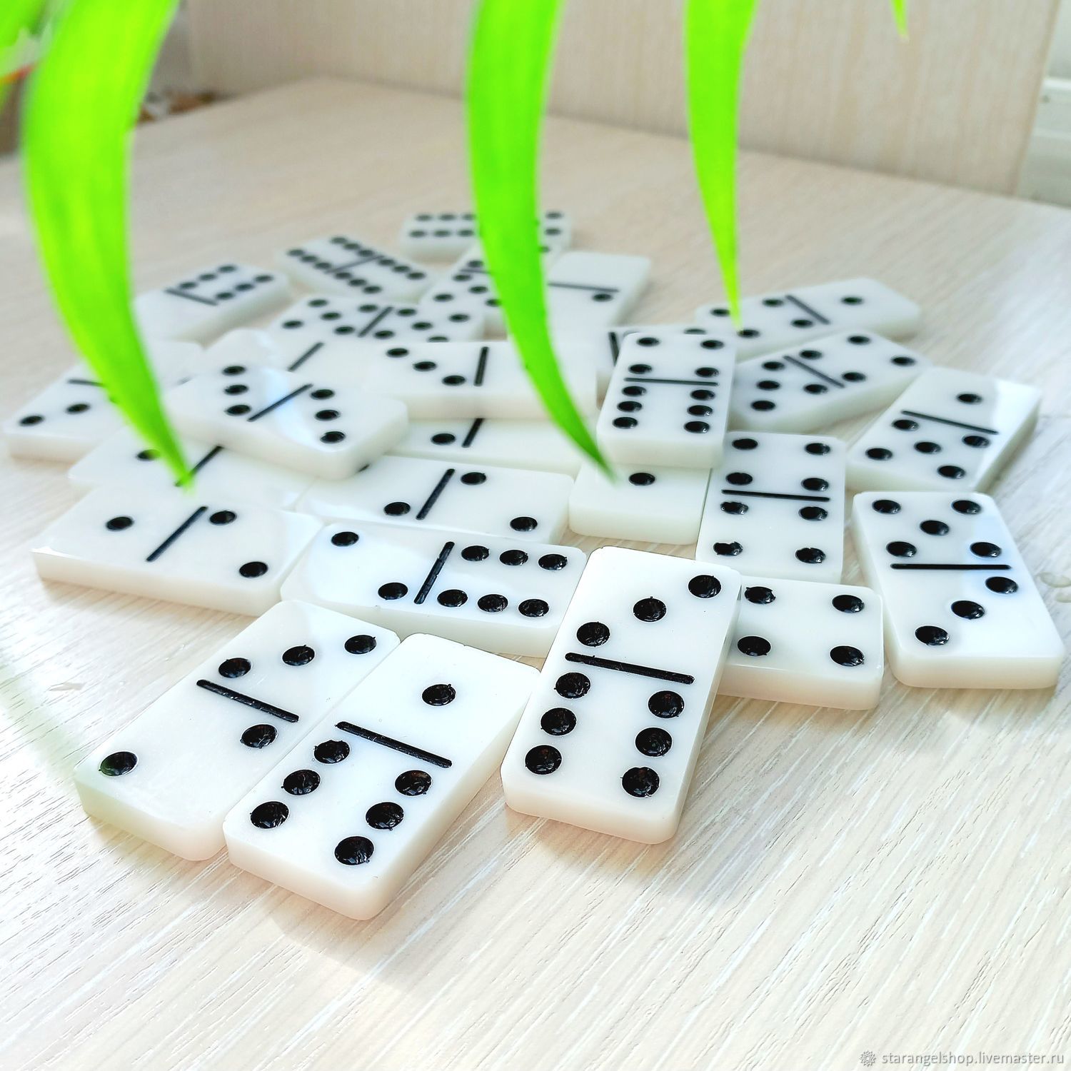 Домино из смолы. Фишки для нард с эпоксидной смолой. Домино из смолы. Шкатулка с эпоксидной смолой. Эпоксидная смола домино.
