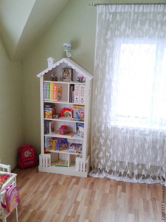 Шкаф детский в форме домика