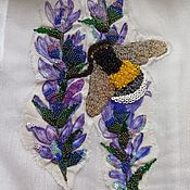 Украшения ручной работы. Ярмарка Мастеров - ручная работа Patch on clothes in the form of a bee. Beaded jewelry as a gift to a friend. Handmade.