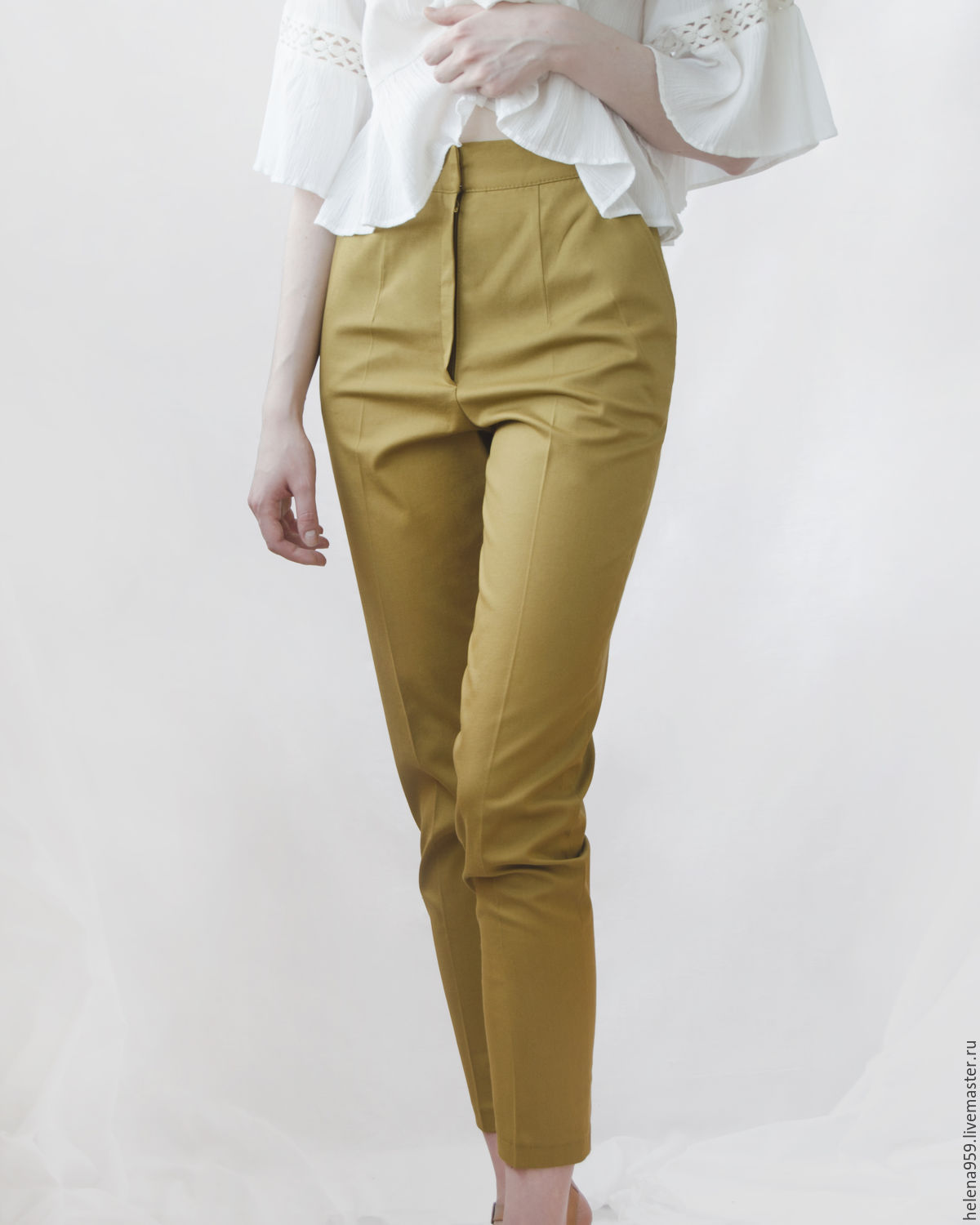 mustard cropped trousers