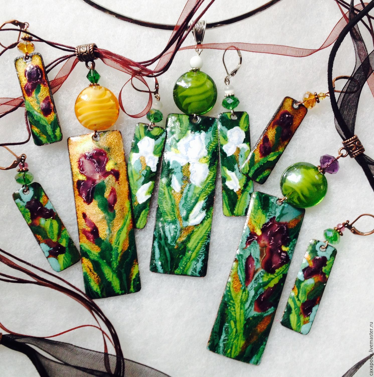 украшения из кожи и натуральных камней. кулоны и колье из кожи. авторские украшения пушкаревой елены. лунница гальваника. лотос окутова.