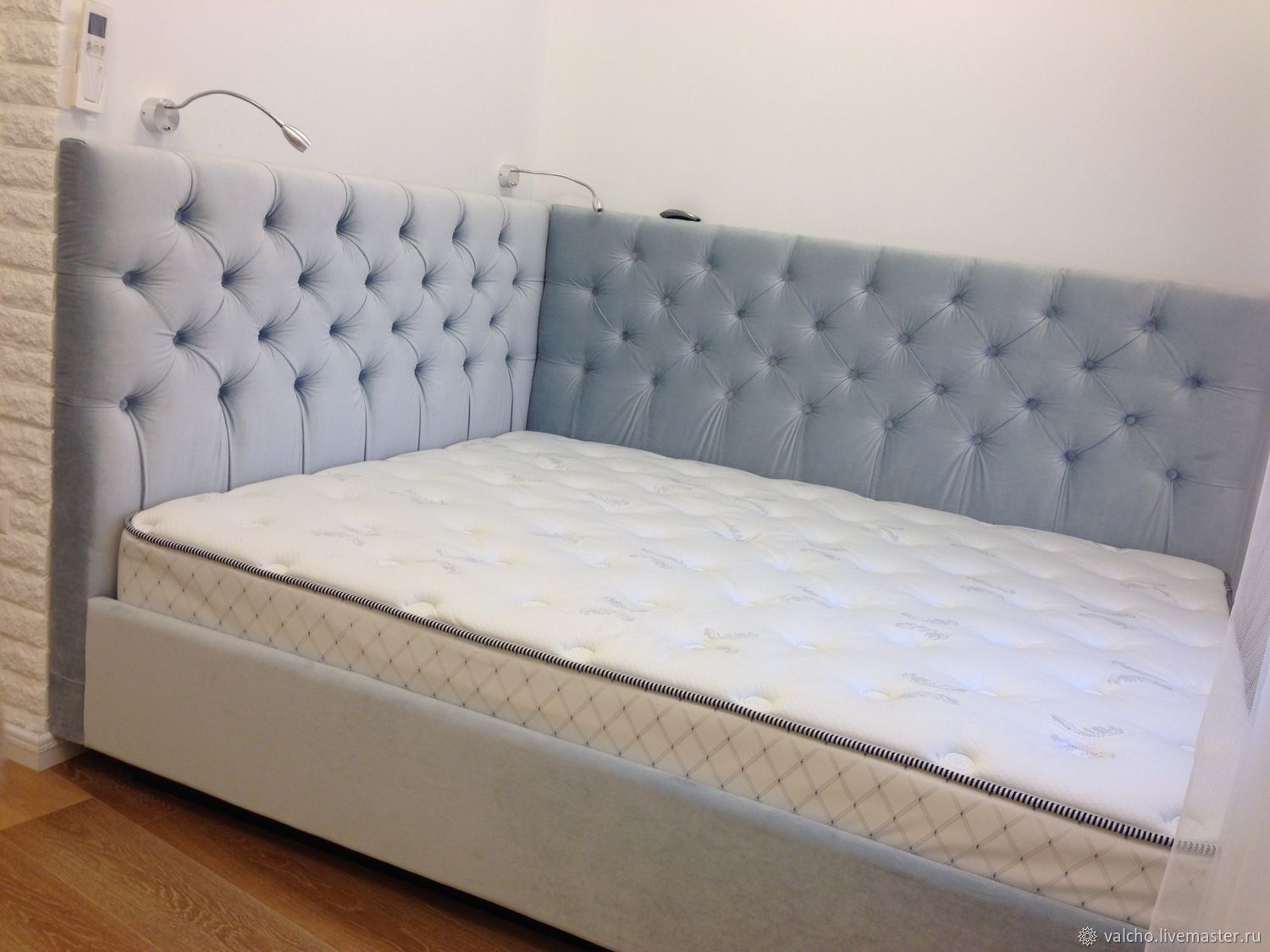 Угловая кровать с мягким изголовьем "Венеция" в интернет-магазине Ярмарка Мастеров по цене 46000 ₽ – KJH3MRU