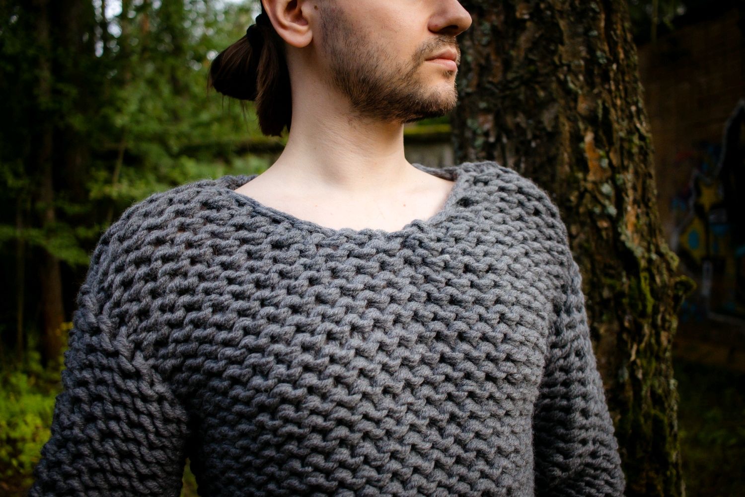 Мужской свитер с мотивом — схема вязания спицами с описанием на malino-v.ru