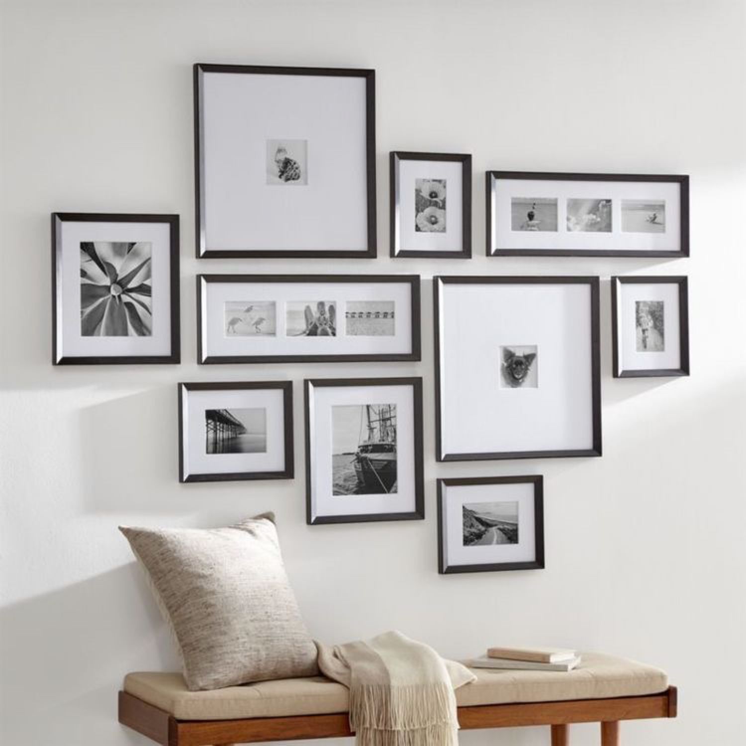 Как красиво повесить фотографии на стену в рамках одного размера