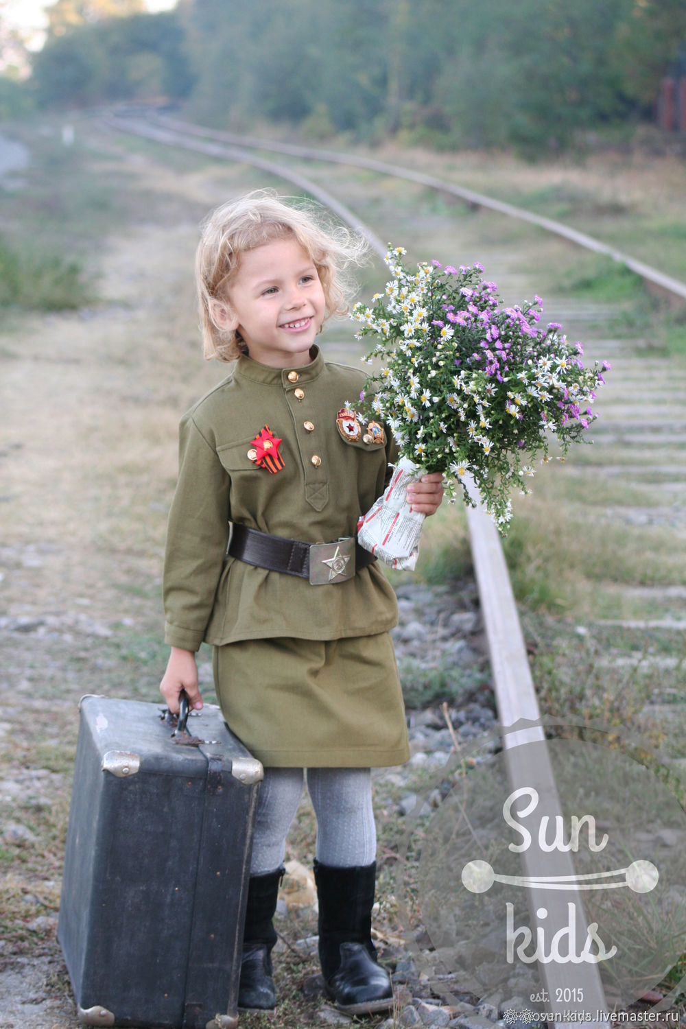 Военная форма для детей на 9 мая. Реьерк в военной форме. Дети в военной форме. Военное платье для девочки. Девочка в военной форме.