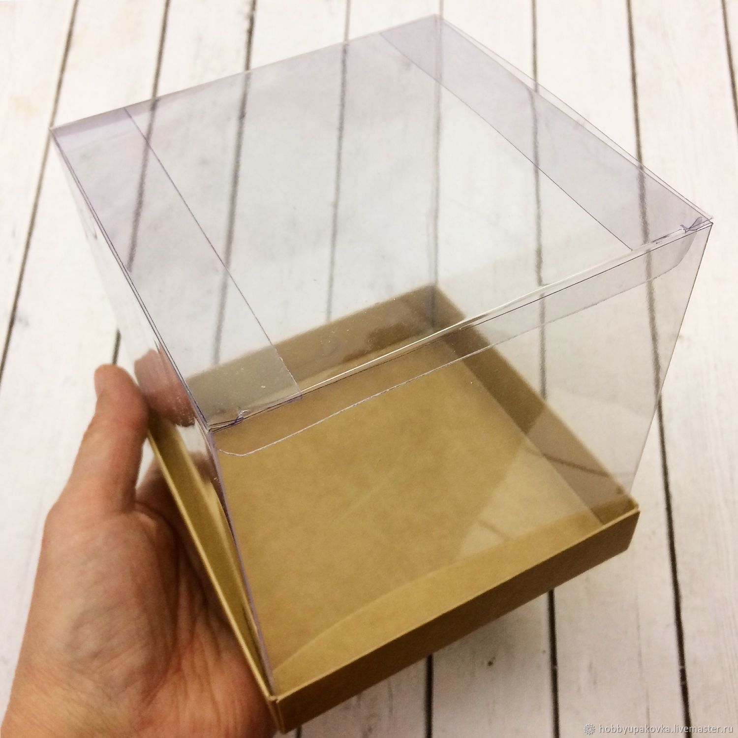 Как собрать прозрачную коробку. Прозрачная упаковка с картоном. Коробка из картона с прозрачной крышкой. Пластиковая коробка с картонным дном. Коробка картон с прозрачной крышкой.