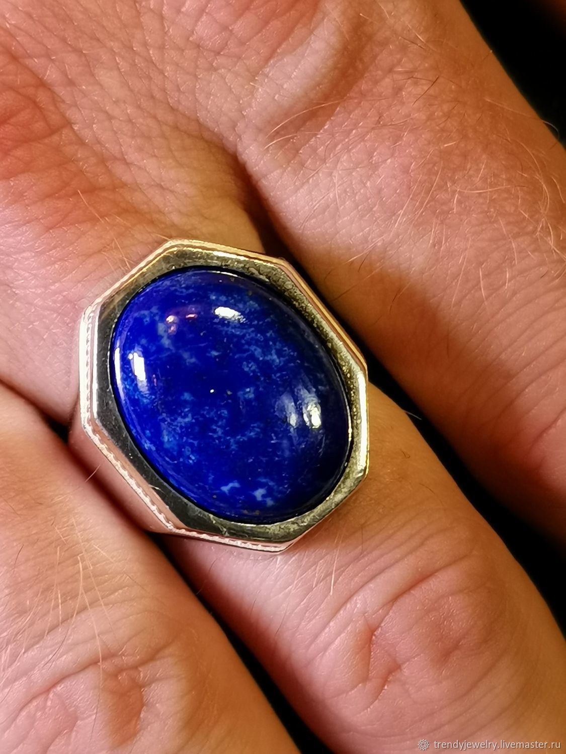 Синий камень на кольце