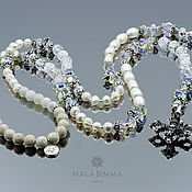 The chain is Elegant with a moonstone pendant