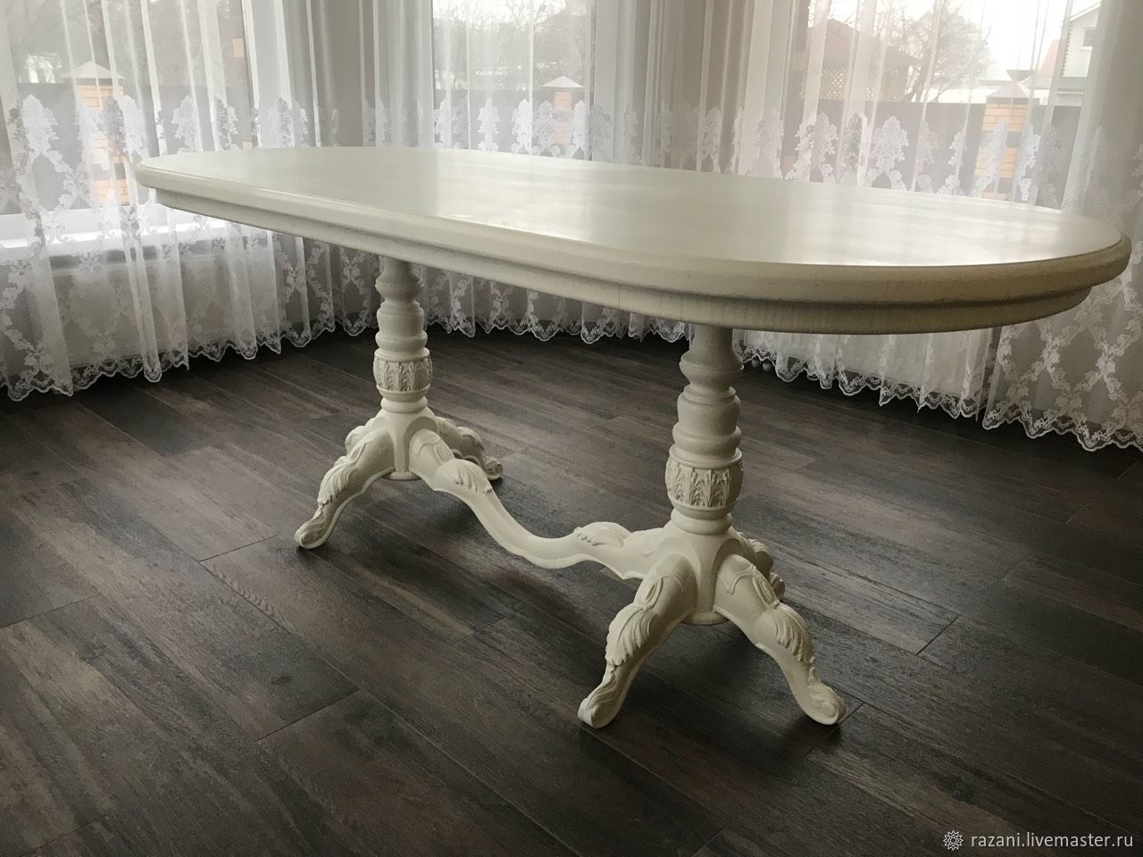 стол на двух ногах для кухни