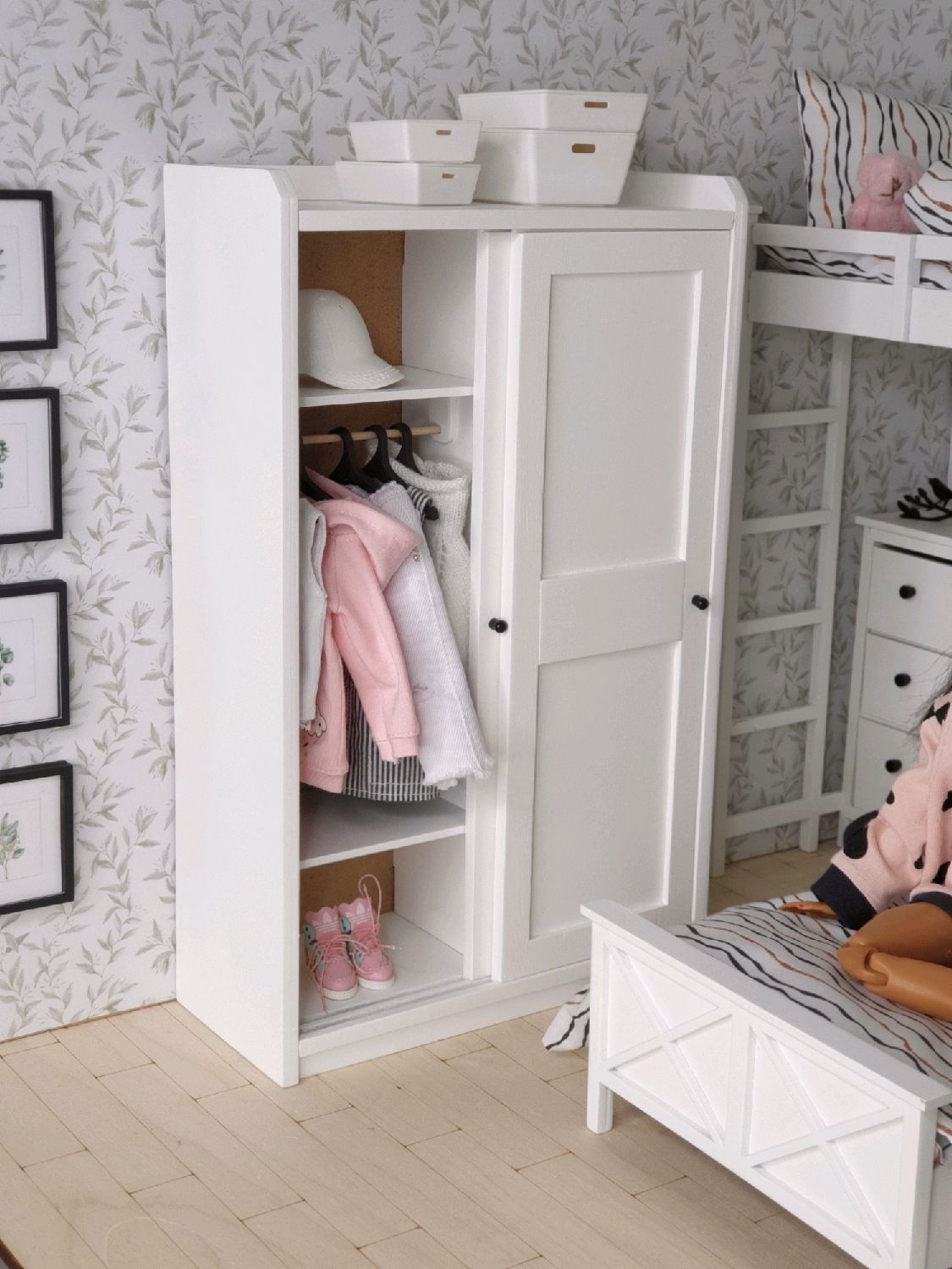 Мебель для кукол Шкаф для одежды деревянный средний
