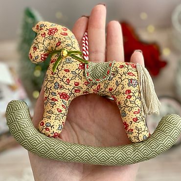 Подарки к праздникам ручной работы. Ярмарка Мастеров - ручная работа Елочная игрушка текстильная лошадка большая. Handmade.
