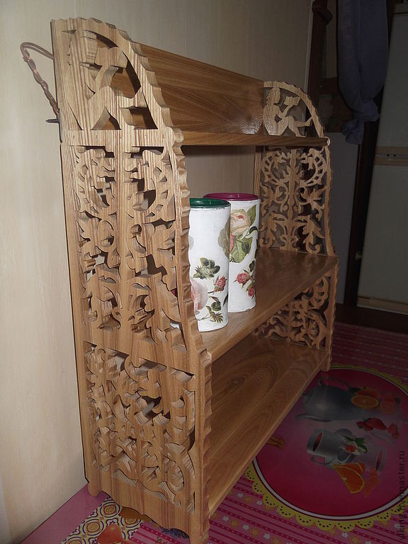 Резная полка из дерева. Деревянные резные полки на стену. Этажерка "ажурный антик". Полка деревянная резная. Резные полочки.