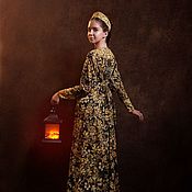 Платье-сарафан для девочки расшито кружевом и бисером