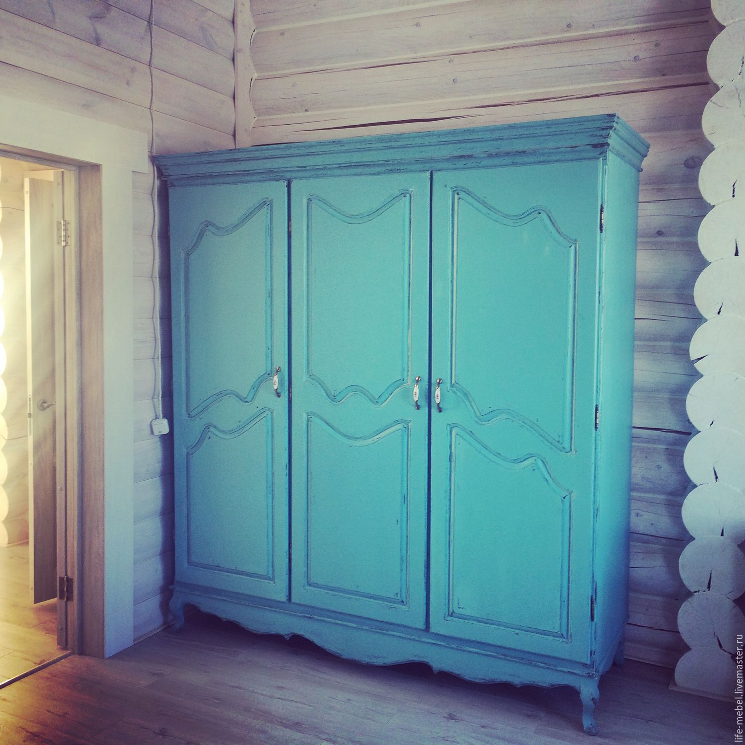 деревянный шкаф в стиле прованс