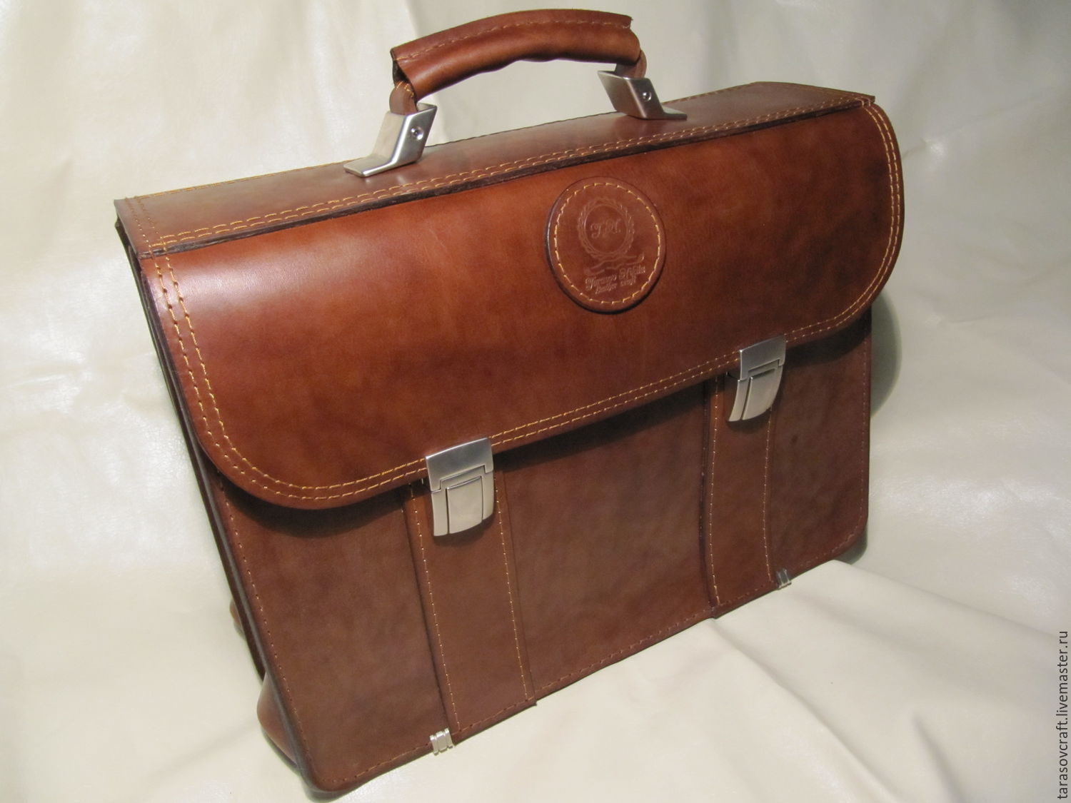 Старый кожаный портфель