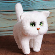 Куклы и игрушки handmade. Livemaster - original item White green-eyed cat fluff toy made of wool. Handmade.
