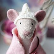 Куклы и игрушки ручной работы. Ярмарка Мастеров - ручная работа Mouse with donut felt toy (white, tenderness, pink, love). Handmade.