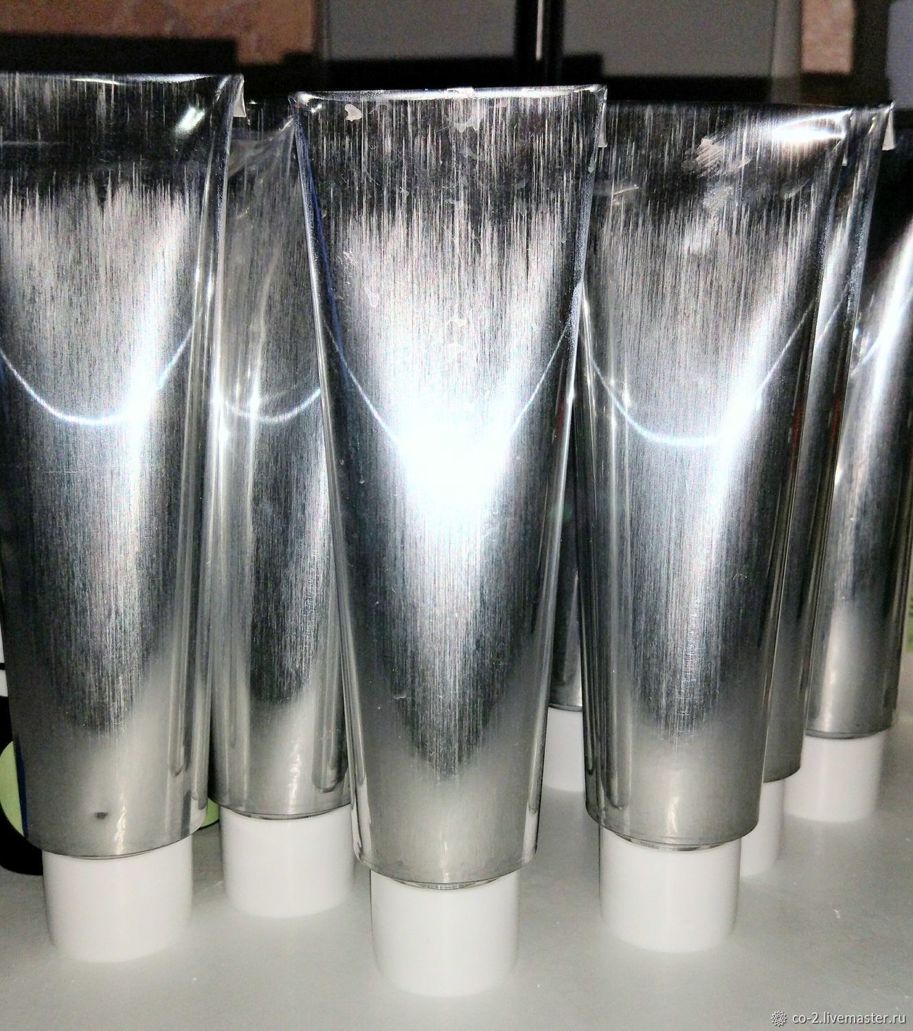 Алюминиевые тюбики. Туба для крема алюминий белая 20 мл. Алюминиевая туба 135х135х25. Алюминиевые тюбики 50 мл черный. Тюбик крема.