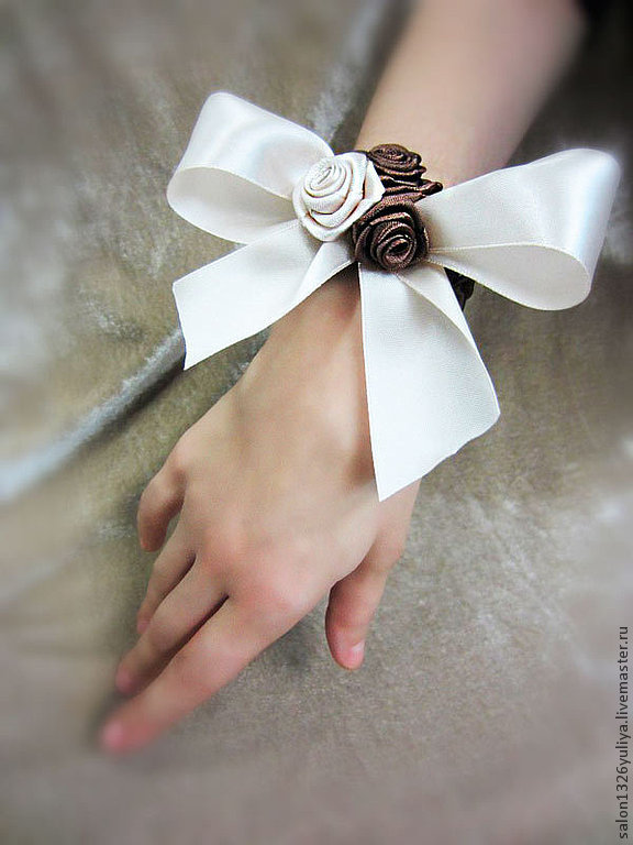 http://cs2.livemaster.ru/storage/16/e3/9bf131d8a14b787f102be3dc37pl--svadebnyj-salon-ukrashenie-na-ruku.jpg