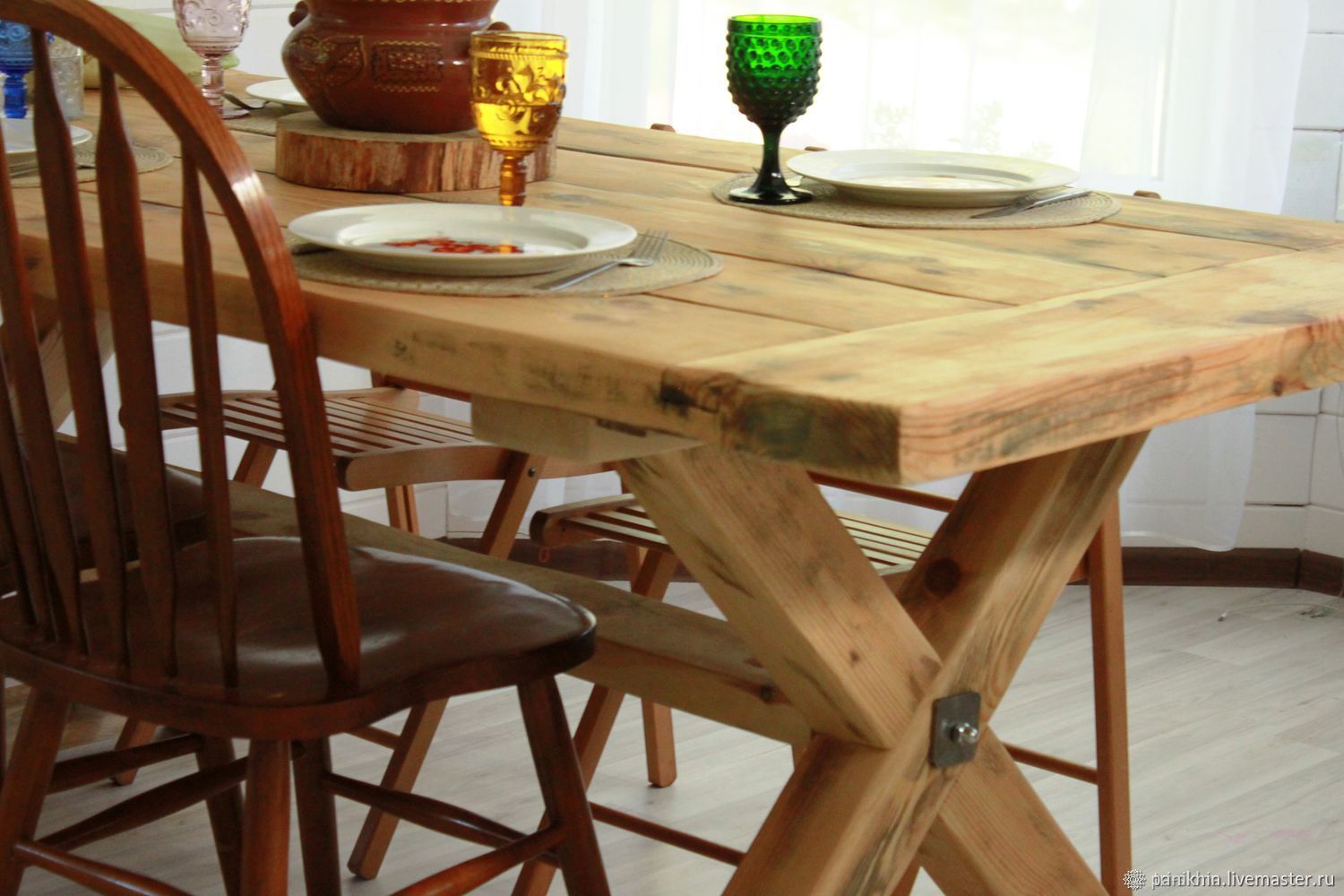Деревянный кухонный стол со стульями
