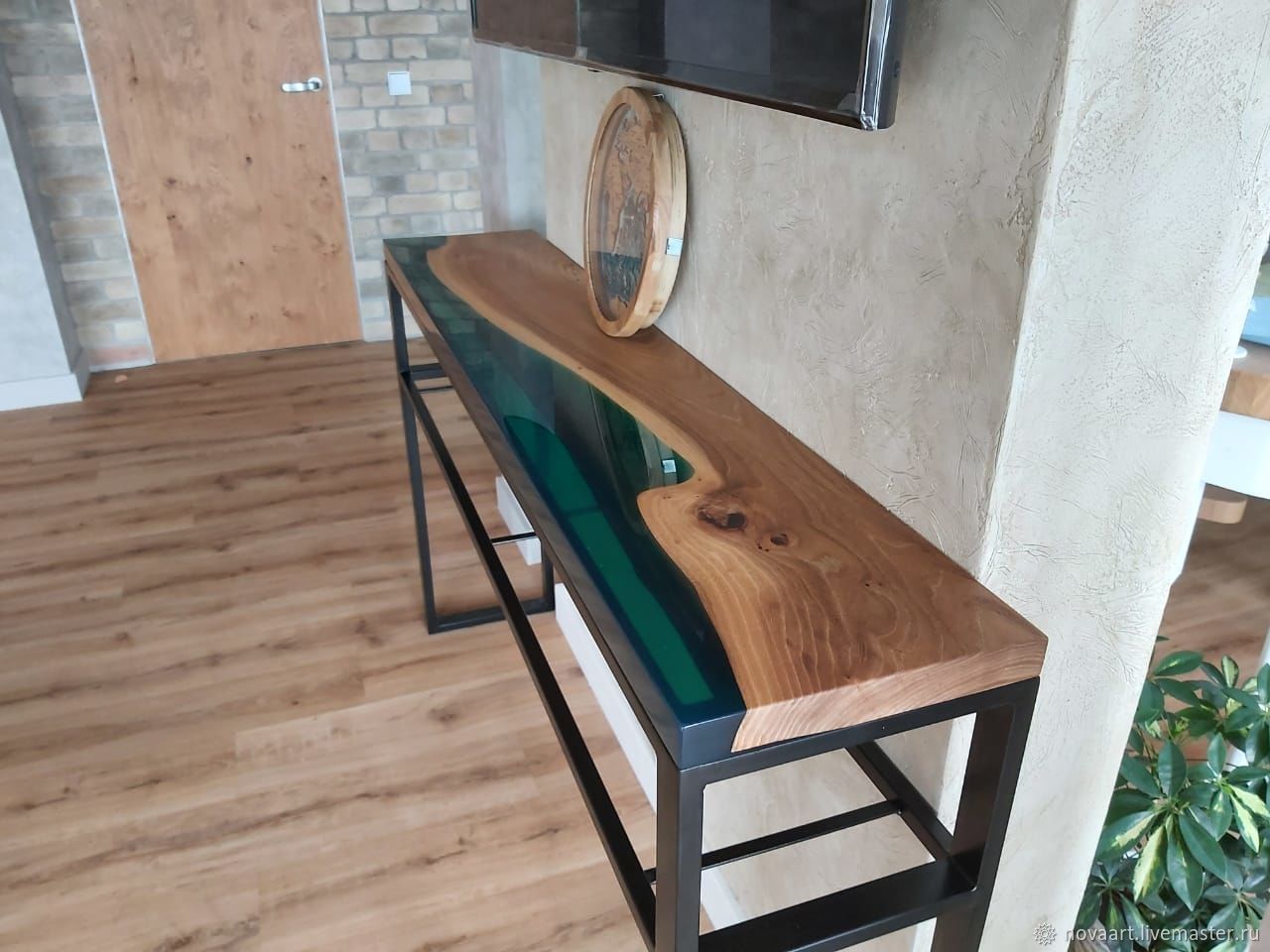 барные столы из дерева с эпоксидкой