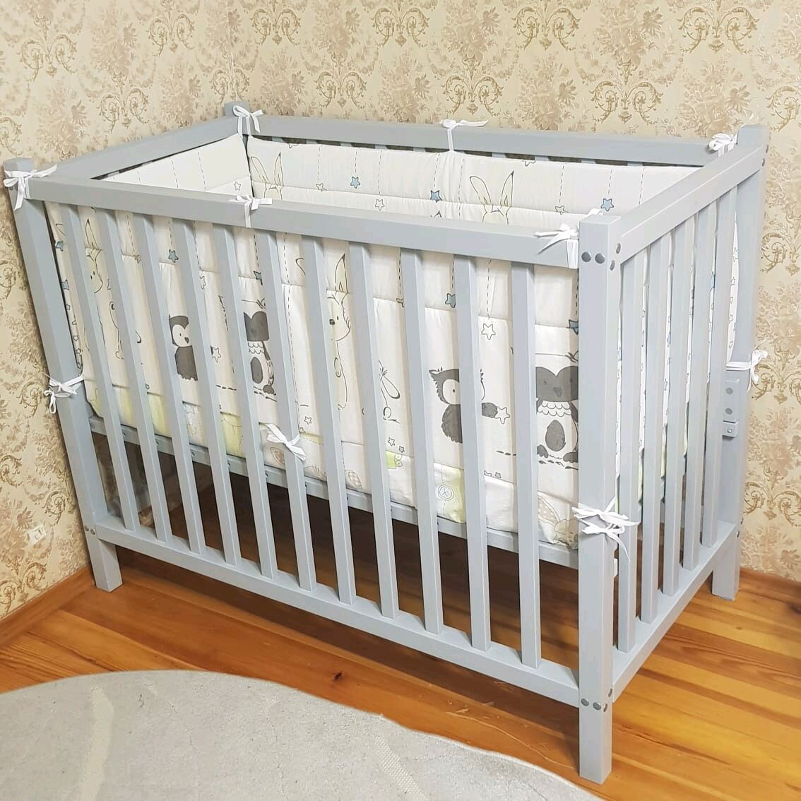 Кровать для новорожденных из массива