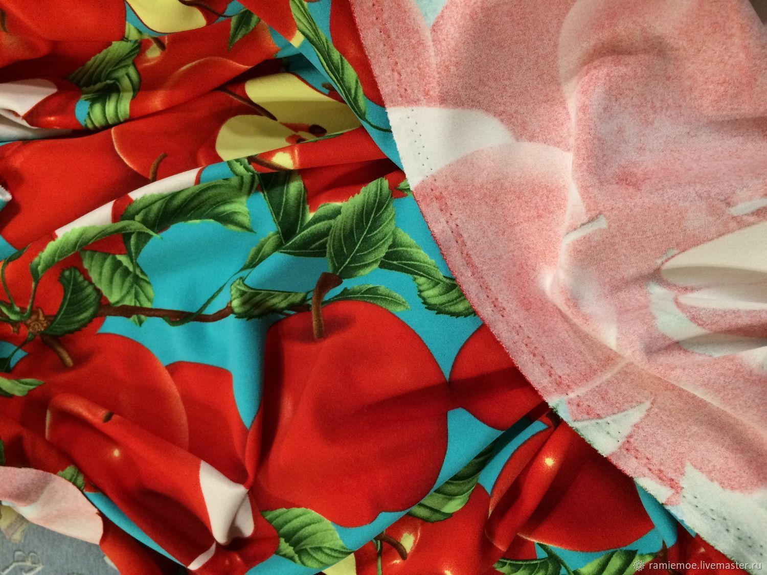 Dolce & Gabbana Трикотаж креповый плотный Яблочки красные – купить в интернет-магазине на Ярмарке Мастеров с доставкой