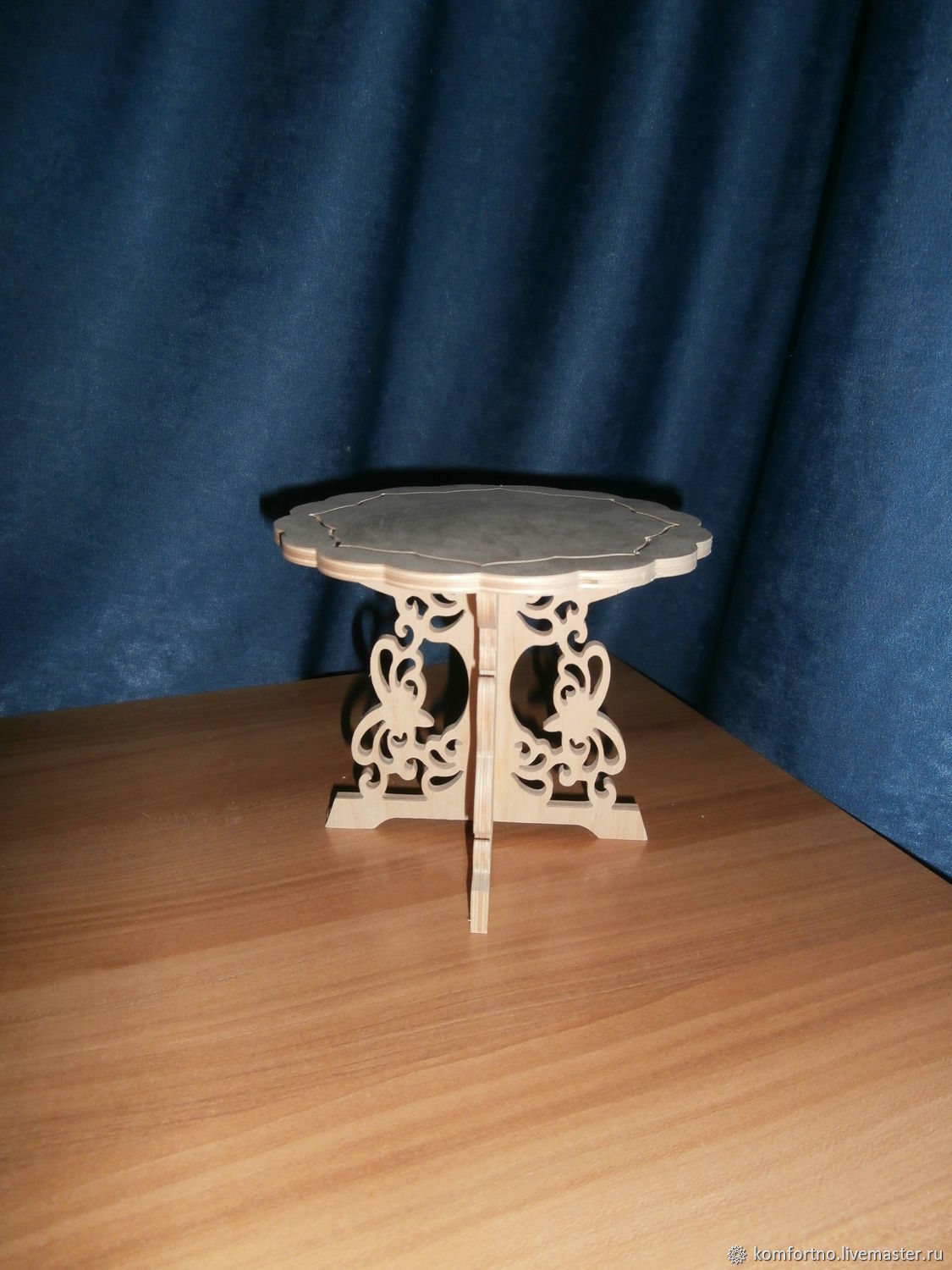 деревянный столик для кукол