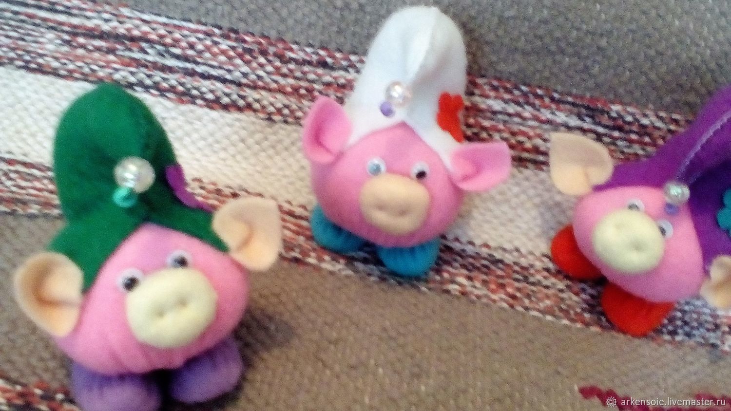 Свинка, символ Нового Года,фетровая декоративная игрушка, 10 х 8 см