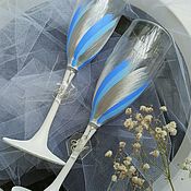 Свадебный декор бутылок в голубом цвете с синим кружевом