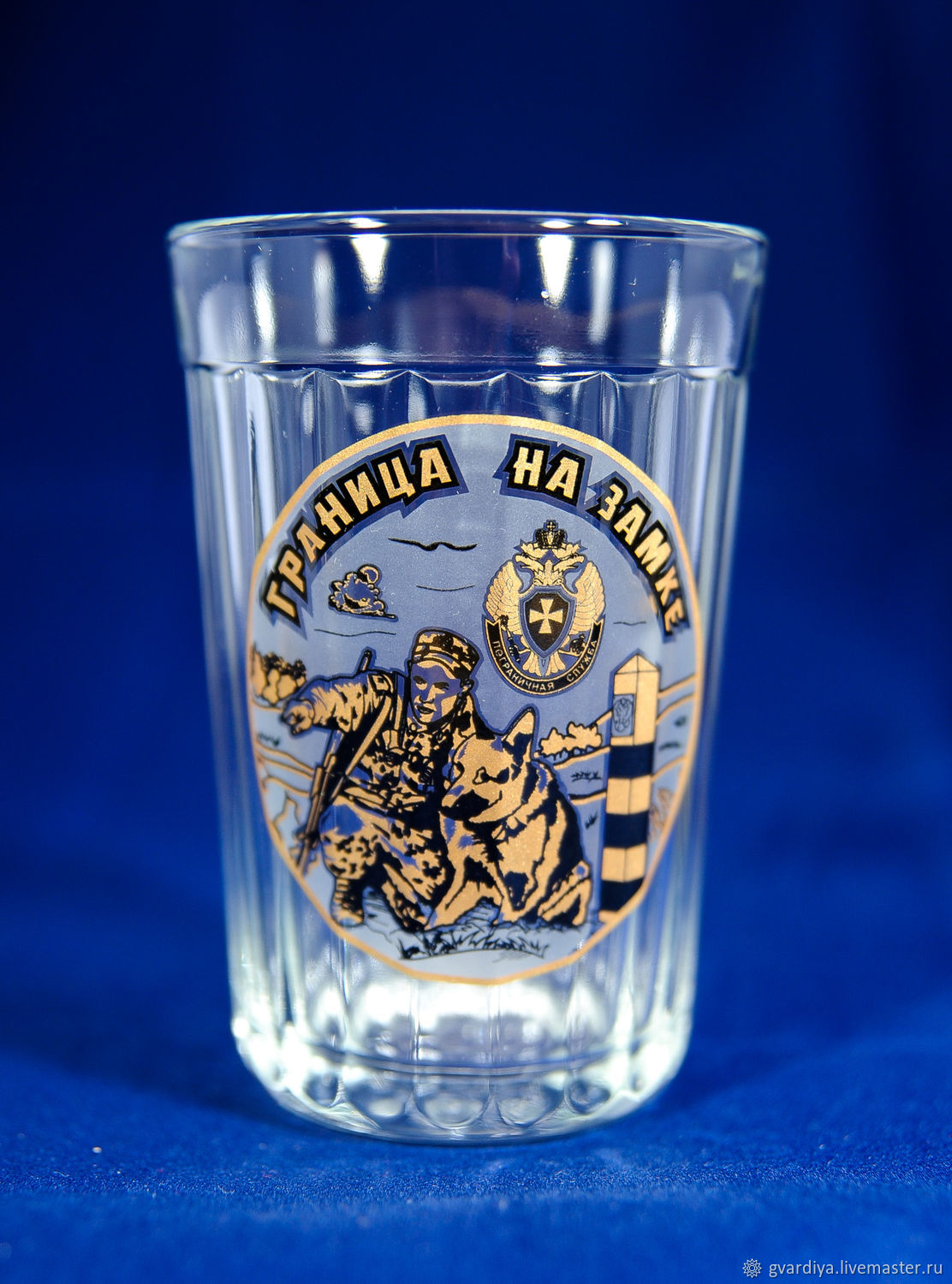 Стопка стакан. Разноцветные стеклянные стаканы. Граненый стакан хрущевский. Стаканы разом. Бокалы с цветным дном.