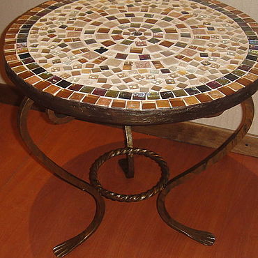 Стол с мозаикой из плитки - 42 фото