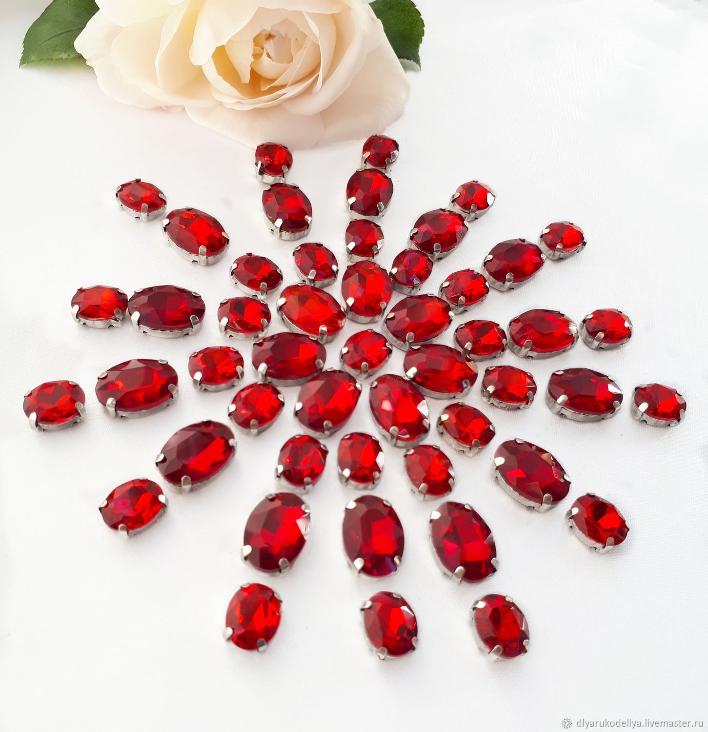 стразы. стразы для рукоделия. новосибирск альянс фурнитура фурнитура интернет. стразы магазин для рукоделия. бусины в руках.