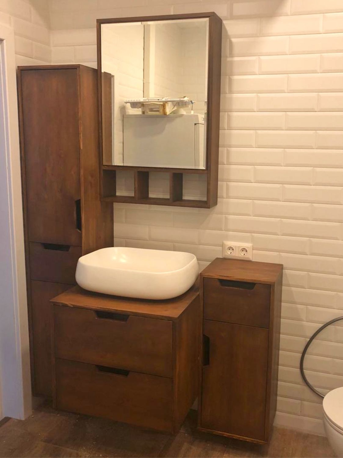 деревянный пенал в ванную комнату
