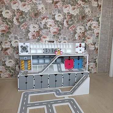 Куклы и игрушки ручной работы. Ярмарка Мастеров - ручная работа Парковка для машинок с подсветкой и доп ЗВУКАМИ спец служб. Handmade.