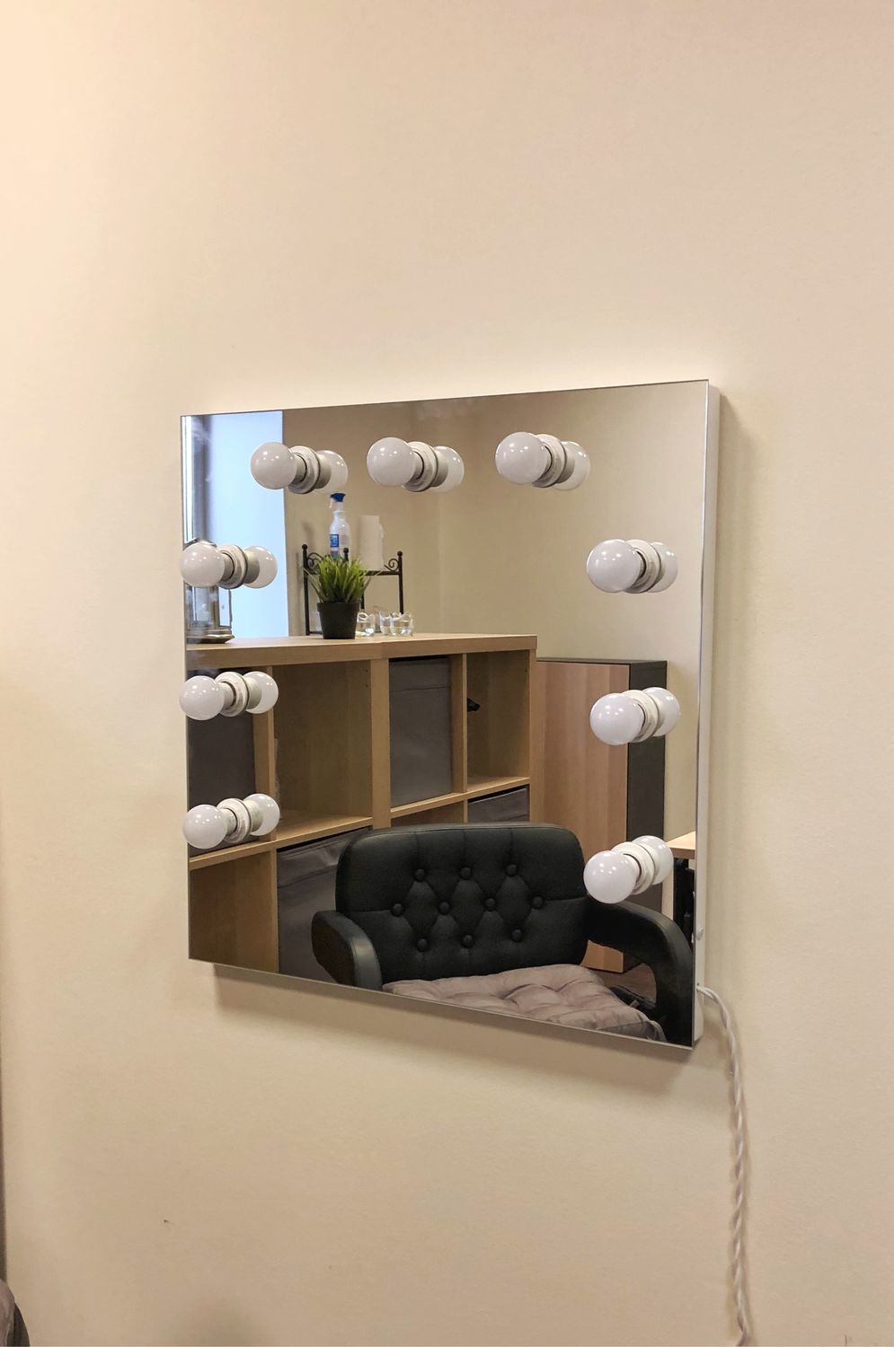шкаф с очками зеркало