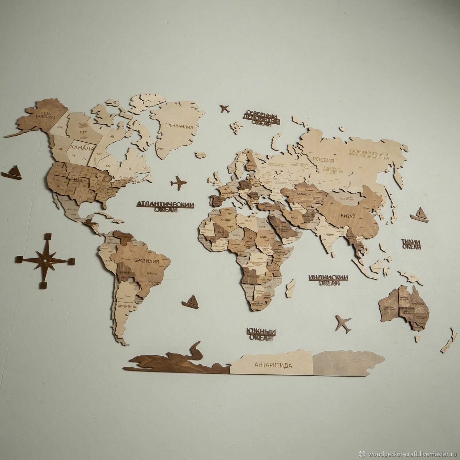 Интерьерные карты мира из дерева