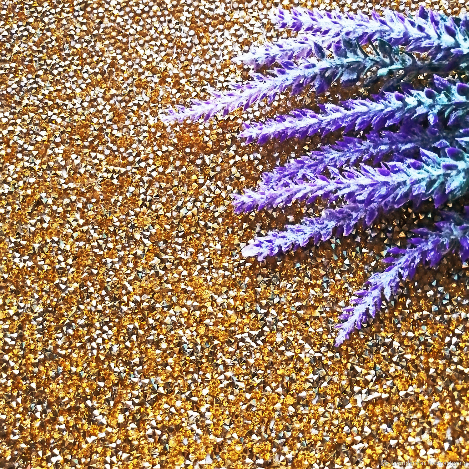 девушка в платье с блестками. блестящее платье. потрясающий блестящий. слепая девочка надела прозрачное платье. потрясающий блестящий.