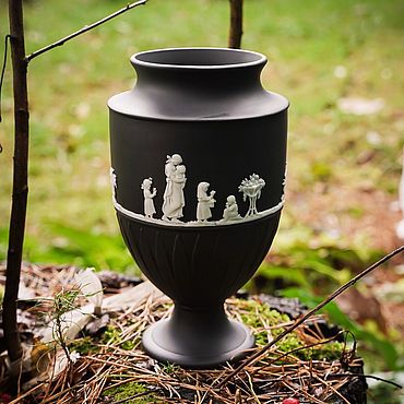 Винтаж ручной работы. Ярмарка Мастеров - ручная работа Винтаж: WEDGWOOD ваза в неоклассическом стиле, Англия, 2000 г.. Handmade.