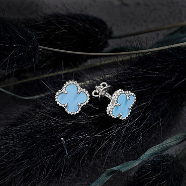  ручной работы. Ярмарка Мастеров - ручная работа Стильные золотые серьги-пусеты в виде клевера с бирюзой. Handmade.